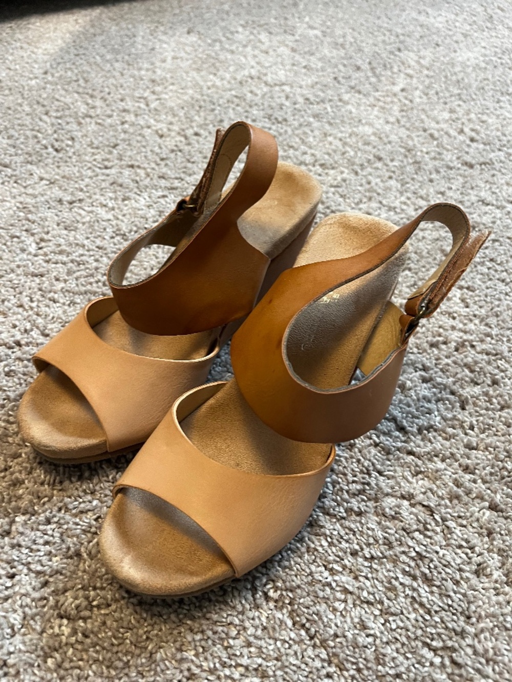 Chinese laundry 2 tone wedge sandals, size 6